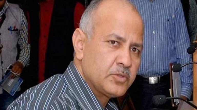 दिल्ली सरकार के कर्मचारियों की सैलरी पर संकट