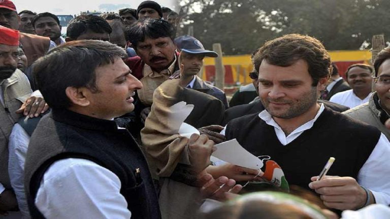 अखिलेश ने दिए गटबंधन के संकेत, कांग्रेस-एसपी जीत सकती हैं 300 से अधिक सीटें
