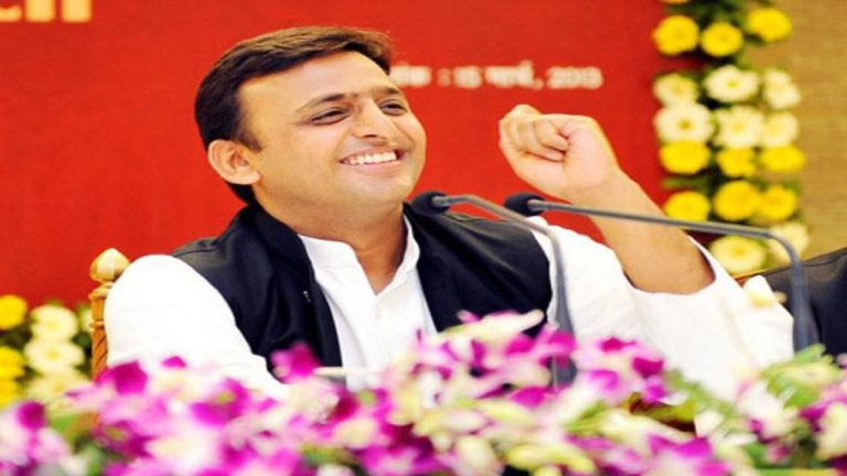 सपा में टकरार से बढ़ी अखिलेश की लोकप्रियता