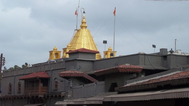 नोटबंदी के 50 दिन में शिर्डी के साईं मंदिर को मिला 31.73 करोड़ का दान