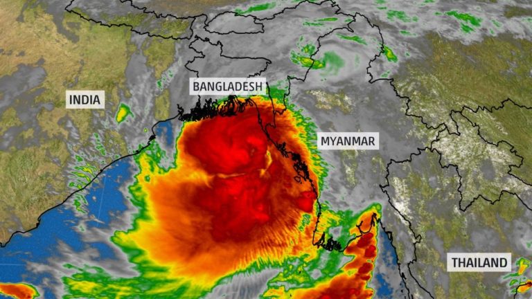 बांग्लादेश पहुंचा चक्रवाती तूफान ‘मोरा’, मचाई तबाही