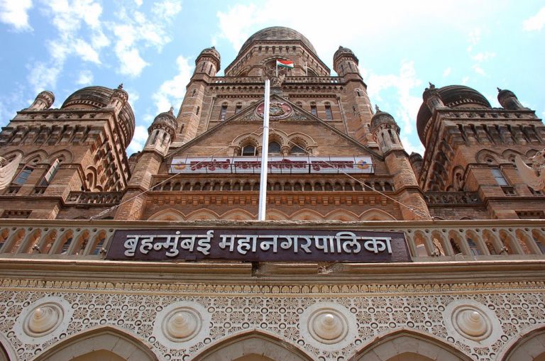 Mumbai : BMC ने हवाई अड्डा अधिकारियों को महाराष्ट्र सरकार के दिशा-निर्देशों का पालन करने को कहा