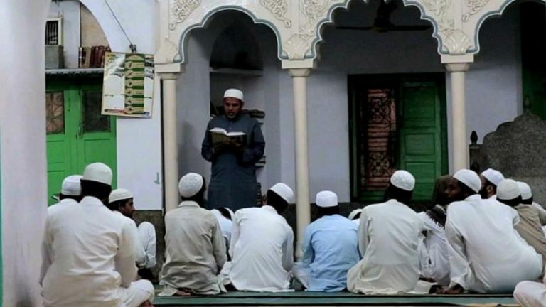बरेलवी मदरसों को योगी का आदेश नामंजूर, नहीं गायेंगे राष्ट्रगान