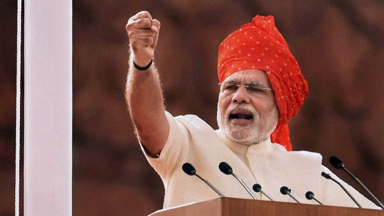 71वां स्वतंत्रता दिवस: गोली से नहीं गले लगाने से सुलझेगी कश्मीर समस्या