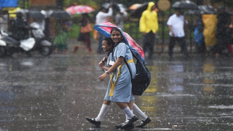 महाराष्ट्र सरकार का फैसला, बारिश के चलते स्कूल-कॉलेज बंद