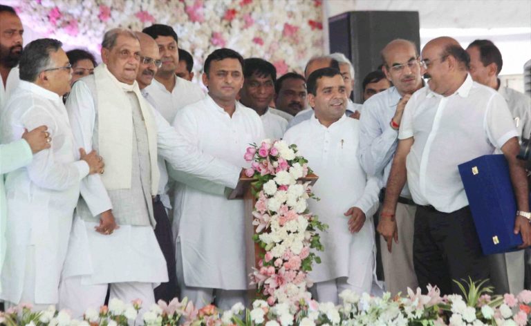 सपा के ‘सुल्तान’ बने अखिलेश यादव, हुई ताजपोशी