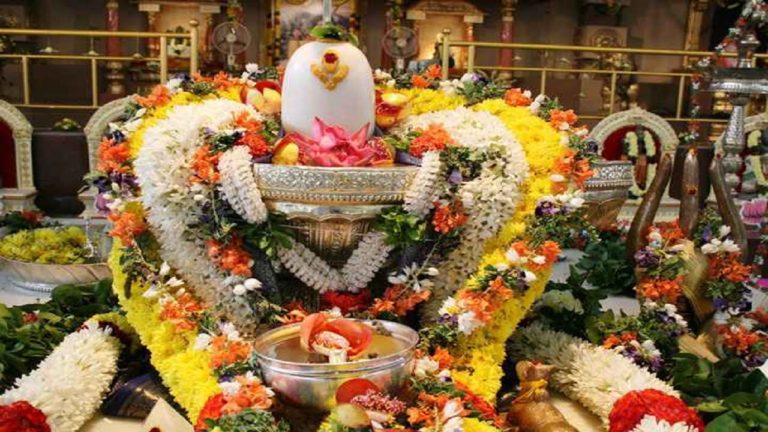 जानिए आखिर महिलाओं को क्यों नहीं स्पर्श करना चाहिए शिवलिंग ?