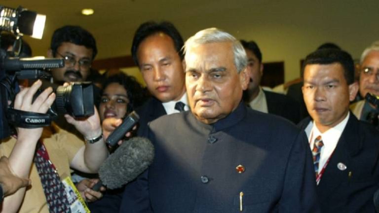 जानिए पूर्व प्रधानमंत्री अटल बिहारी वाजपेयी के जीवन से जुड़ी खास बातें