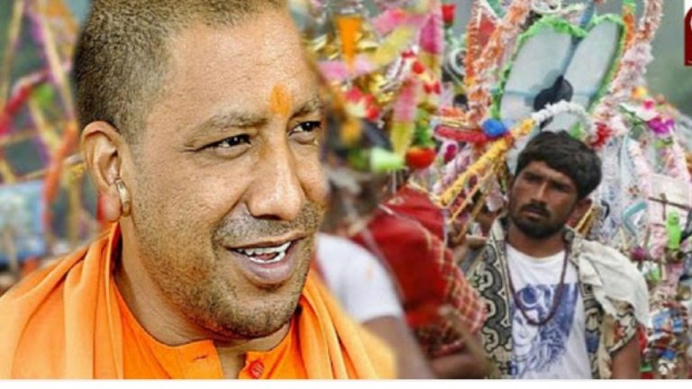 मुख्यमंत्री योगी ने कांवडियों पर की पुष्प वर्षा