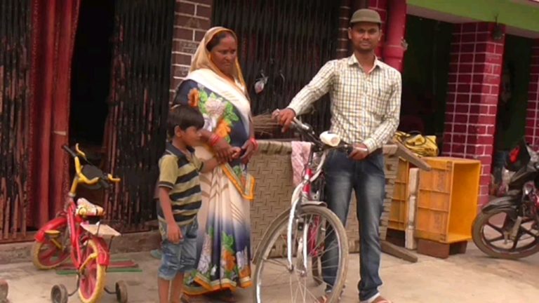 अब बैट्री से चलेगी साइकिल, महराजगंज के अजय कुमार ने किया कमाल
