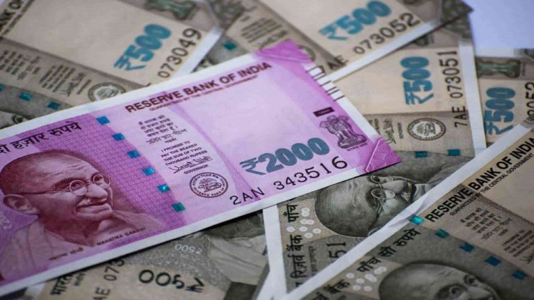 डॉलर के मुकाबले रुपये में भारी गिरावट, पहुंचा 70.81 प्रति डालर के पार