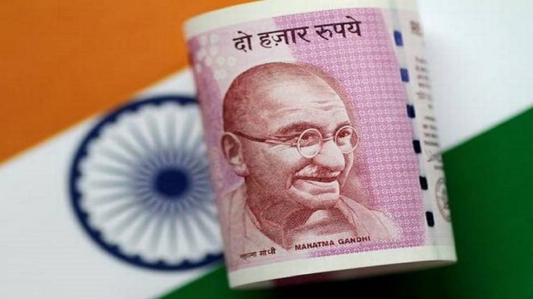 70 के पार पहुंचा डॉलर, रुपये में दर्ज हुई भारी गिरावट