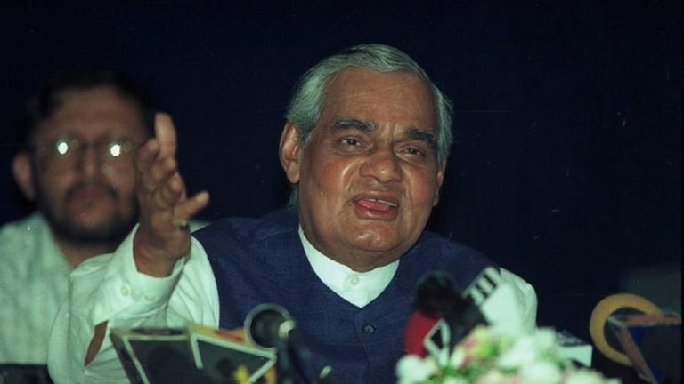 अटल बिहारी वाजपेयी थे इस हीरोइन के फैन, 25 बार देखी थी फिल्म 