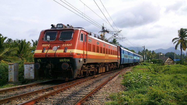 ट्रेन में महिलाओं से छेड़छाड़ पर सख्त हुआ आरपीएफ, दिया 3 साल की जेल का प्रस्ताव