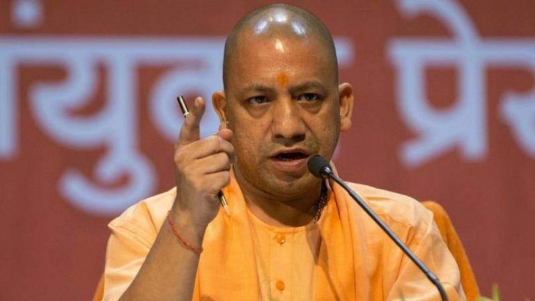 जब माइक थामते ही बिजली हुई गुल, तो सीएम योगी ने कही ये बात