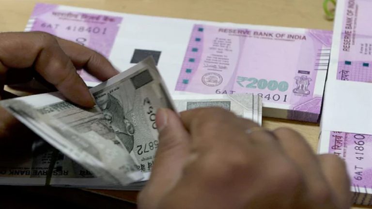 छोटे निवेशको पर मेहरबान मोदी सरकार, इन बचत योजनाओं पर मिलेगा ज्यादा ब्याज