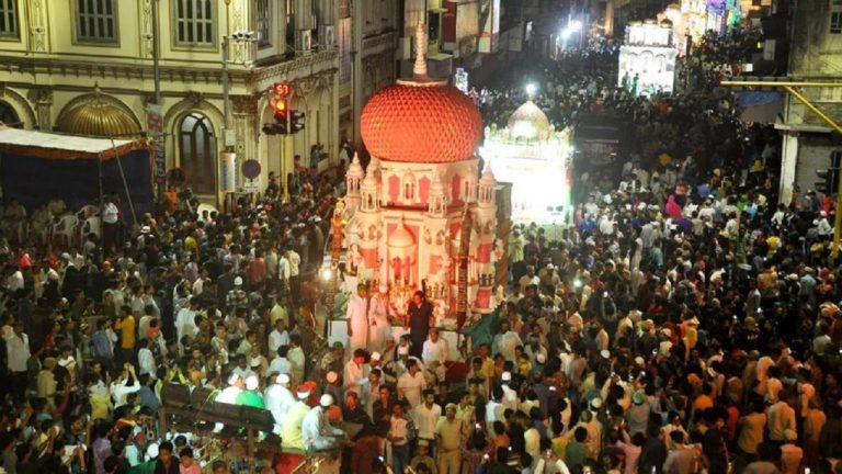 रास्ते को लेकर जिद पर अड़े ताजियादार, खेत में ताजिया रखकर लौटे घर