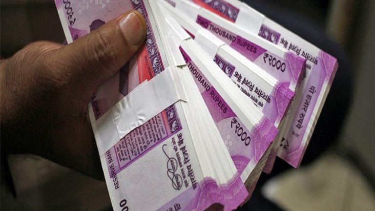 बैंक के बाहर चोरों ने बाईक की डिक्की से उड़ाए 36 हजार रुपये 