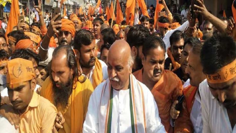 अयोध्या में तोगड़िया समर्थकों और पुलिस में भिड़ंत,दर्जनों हुए घायल, बढ़ा तनाव