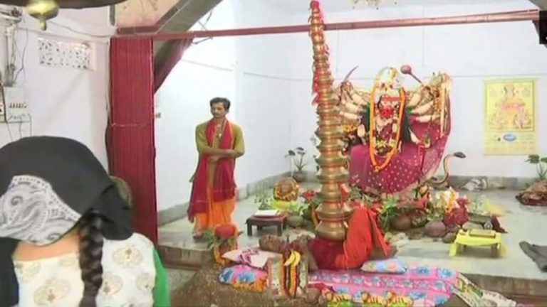 22 सालों से सीने पर 21 कलश रखकर माँ दुर्गा की अराधना कर रहें हैं नागेश्वर बाबा