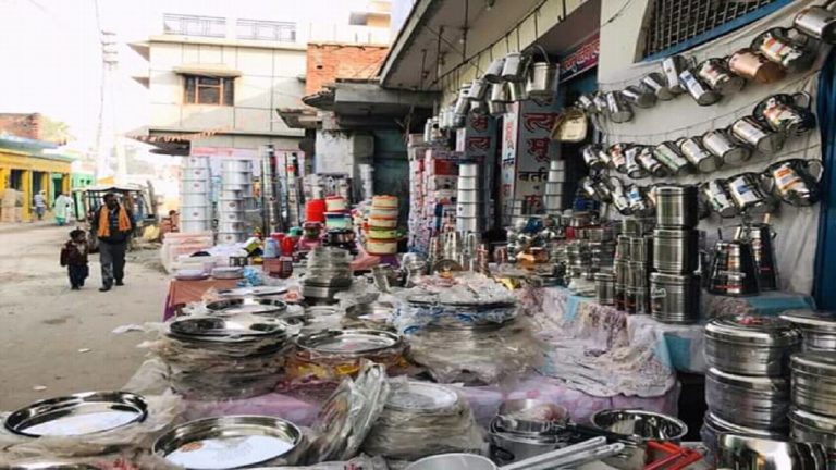 धनतेरस पर जुलजार रहे बाजार, लोगों ने जमकर की खरीदारी