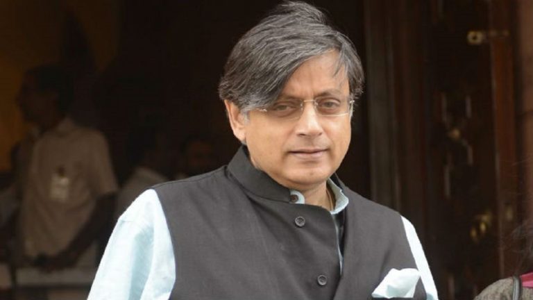 शशि थरूर की बढ़ी मुश्किलें, दर्ज हुआ आपराधिक मानहानि का केस