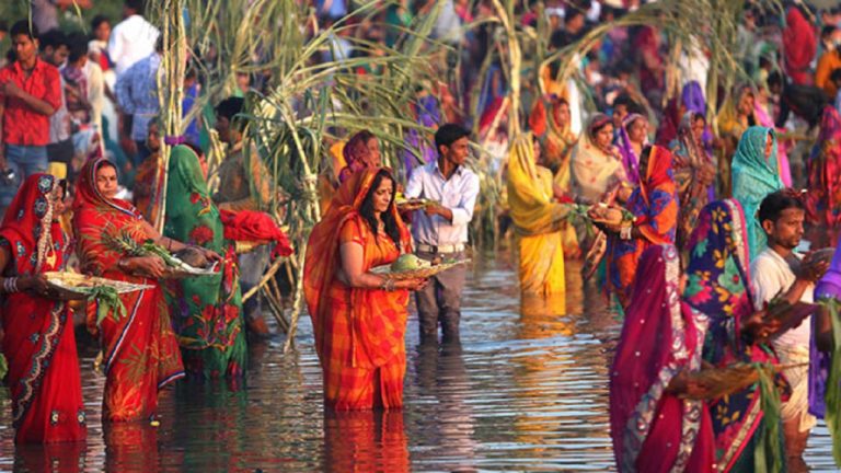 जानिए क्यों मनातें हैं छठ पूजा, व्रत विधि और शुभ मुहूर्त