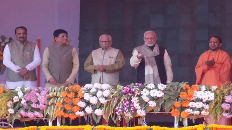 मोदी ने प्रयाग में बिताए कुल 5 घंटे, किया अक्षयवट का दर्शन