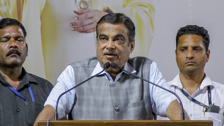 Nitin Gadkari ने दिया संकेत, दिशानिर्देशों के साथ जल्द शुरू होंगी सार्वजनिक परिवहन सेवाएं