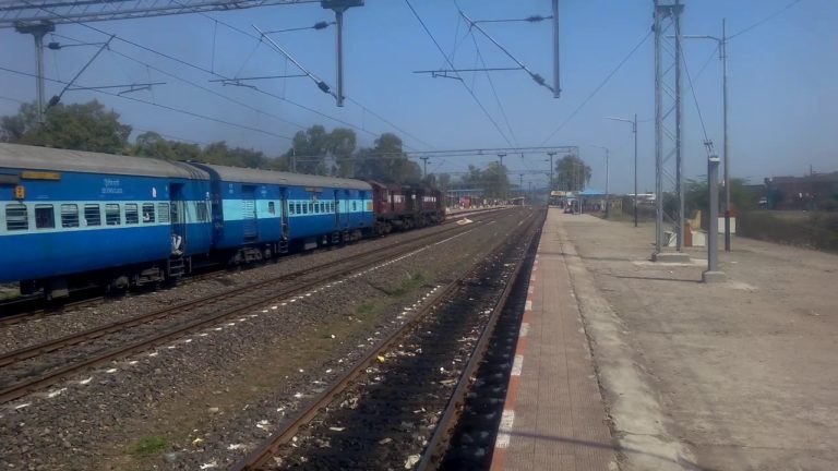Gujarat से Uttar Pradesh आ रही ट्रेन में युवक की मौत, पोस्टमॉर्टम रिपोर्ट का इंतजार