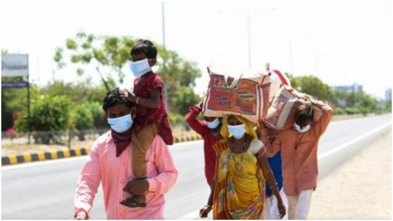 COVID-19 Lockdown: पैदल या ट्रक में आ रहे मजदूरों को यूपी में नहीं मिलेगी एंट्री, योगी सरकार का आदेश