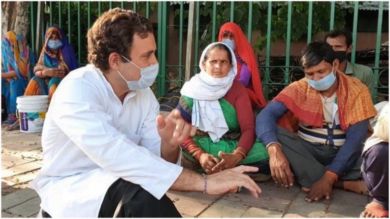 Coronavirus Lockdown: दिल्ली के सुखदेव विहार फ्लाईओवर पर प्रवासी मजदूरों से मिलने पहुंचे Rahul Gandhi
