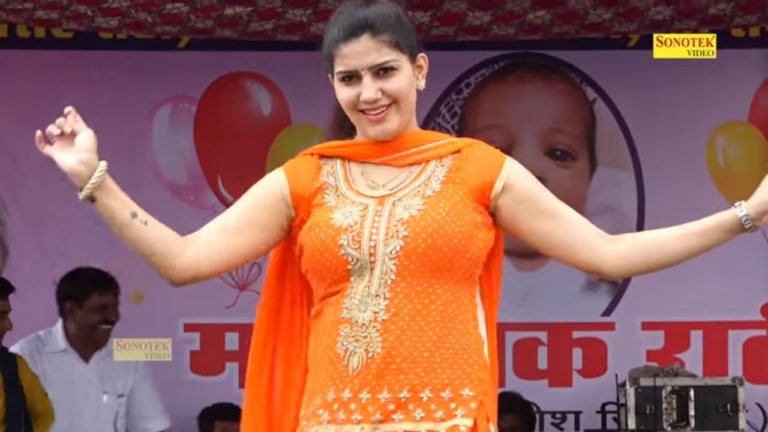 सपना चौधरी (Sapna Choudhary) के हरियाणवी डांस ने स्टेज पर लगाई आग, Video हुआ वायरल