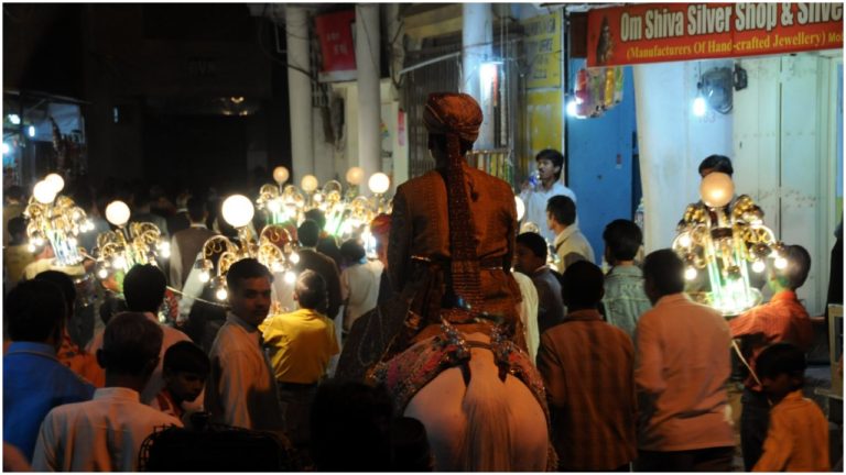 Madhya Pradesh : इंदौर प्रशाासन ने बढ़ाया छूट का दायरा, अब विवाह समारोह में शामिल हो सकेंगे 50 लोग