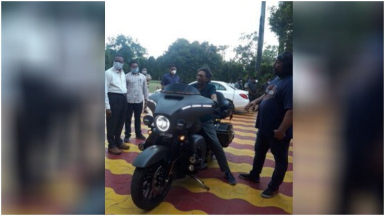 सोशल मीडिया पर CJI की आलोचना, बिना मास्क और हेलमेट हार्ले डेविडसन की राइड पड़ी महंगी   