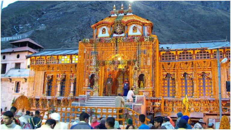 बद्रीनाथ धाम के खुले कपाट, CM त्रिवेंद्र रावत ने दी श्रद्धालुओं को शुभकामनाएं