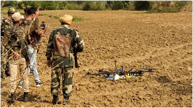 बीएसएफ ने जम्मू कश्मीर में अंतरराष्ट्रीय सीमा पर पाकिस्तानी ड्रोन को मार गिराया