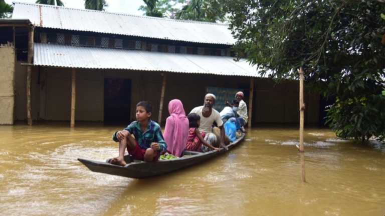 Assam में बाढ़ की स्थिति में सुधार, बाढ़ और भूस्खलन से हुई 64 लोगों की मौत