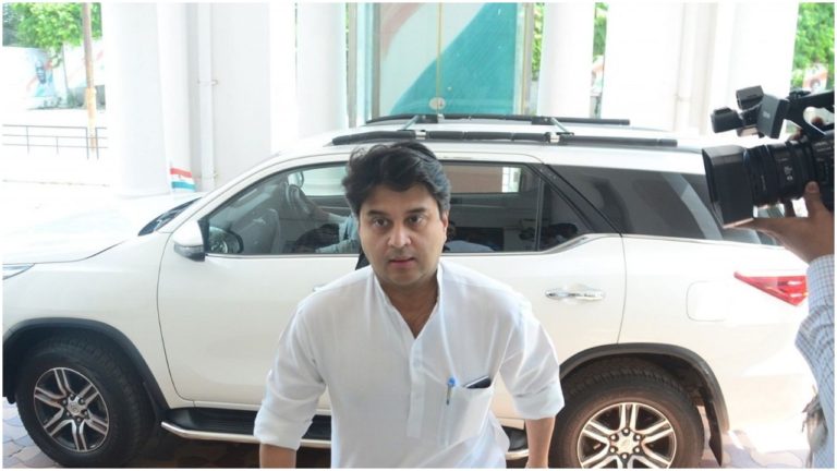 ज्योतिरादित्य सिंधिया ने कमलनाथ और दिग्विजय सिंह पर साधा निशाना, कहा- ‘टाइगर अभी जिंदा है