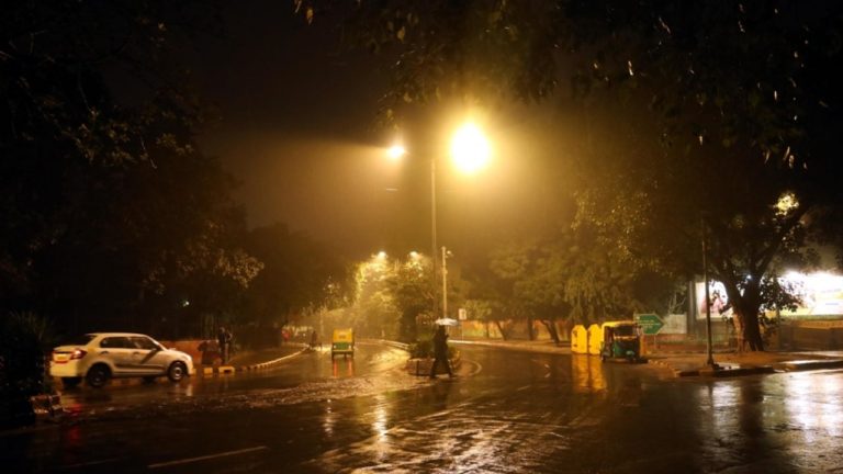 दिल्ली में हो सकती है भारी बारिश, मौसम विभाग ने जारी किया 4 दिनों का अलर्ट