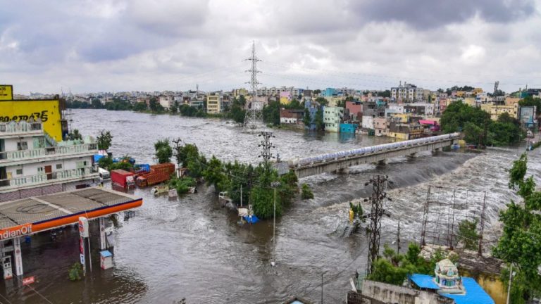 कर्नाटक: मुख्यमंत्री बीएस येडियुरप्‍पा  ने बाढ़ पीड़ितों के लिए मुआवजे का ऐलान,प्रभावितों को मिलेंगे 25000 रुपये