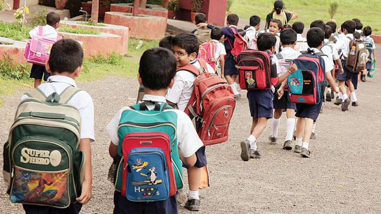 Coronavirus: महाराष्ट्र में कोरोना का ख़ौफ़, दीपावली तक स्कूल नहीं खोलेगी सरकार