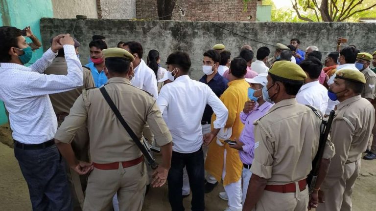 Hathras Case : CBI ने गैंगरेप की धाराओं के तहत दर्ज की FIR, जांच के लिए बनाई टीम