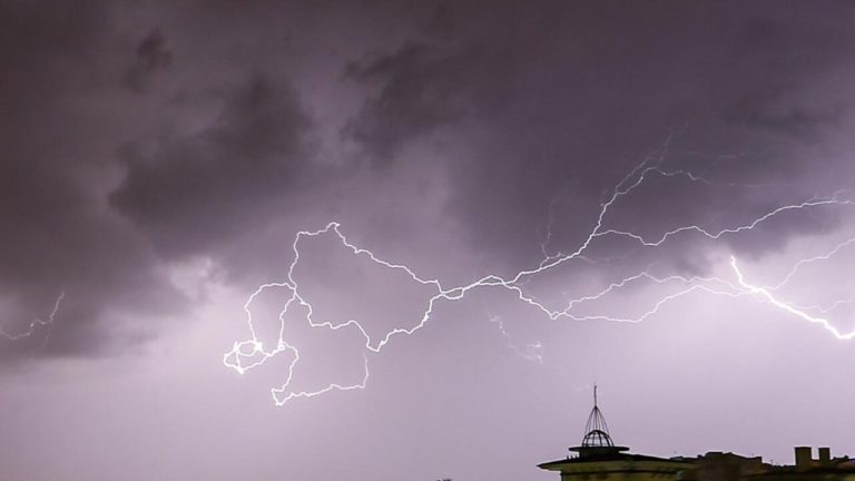 Weather Update: बंगाल की खाड़ी के ऊपर दबाव का क्षेत्र आगे बढ़ा, भारी बारिश की आशंका नहीं