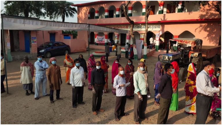 Bihar Assembly Election 2020: पहले चरण में 71 विधानसभा सीटों पर 53.54 % मतदान, बांका में बंपर वोटिंग