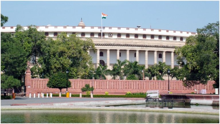 अब रेलवे नहीं चलाएगी संसद की कैंटीन, 52 साल बाद बदली गई कंपनी