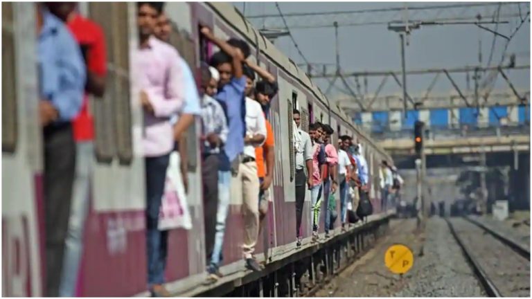 सावधान : महाराष्ट्र सरकार ने दिए आदेश, लोकल ट्रेन और स्टेशन पर पहनना होगा मास्क है नहीं तो देना होगा फ़ाइन