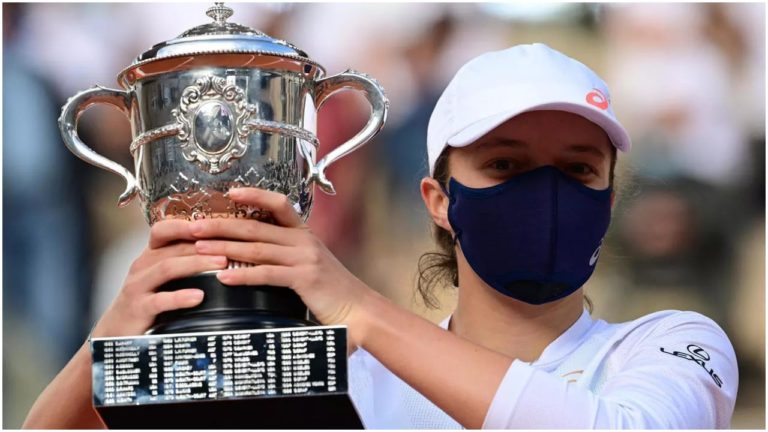 French Open: Iga Swiatek ने Sofia Kenin को हराकर जीता अपना पहला ग्रैंड स्लैम