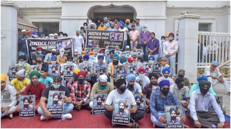 हत्यारों की गिरफ्तारी तक नहीं करेंगे अंतिम संस्कार: शौर्य चक्र से सम्मानित बलविंदर सिंह का परिवार