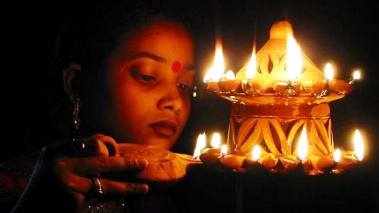 Naraka Chaturdashi 2020: मृत्यु के भय से चाहिए मुक्ति तो जरूर करें ये उपाय